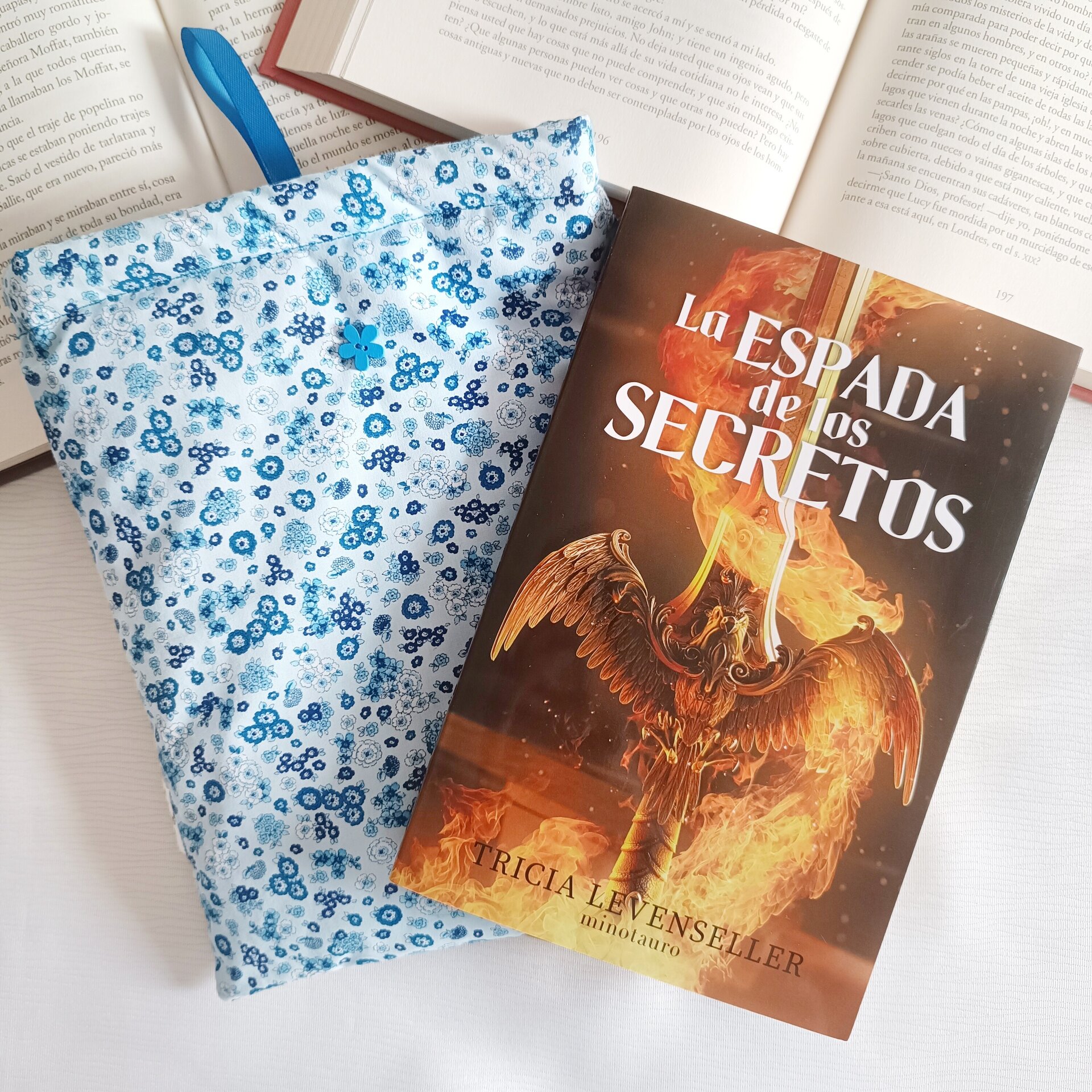 Funda de tela - Motivos florales azules para proteger tus libros - 5