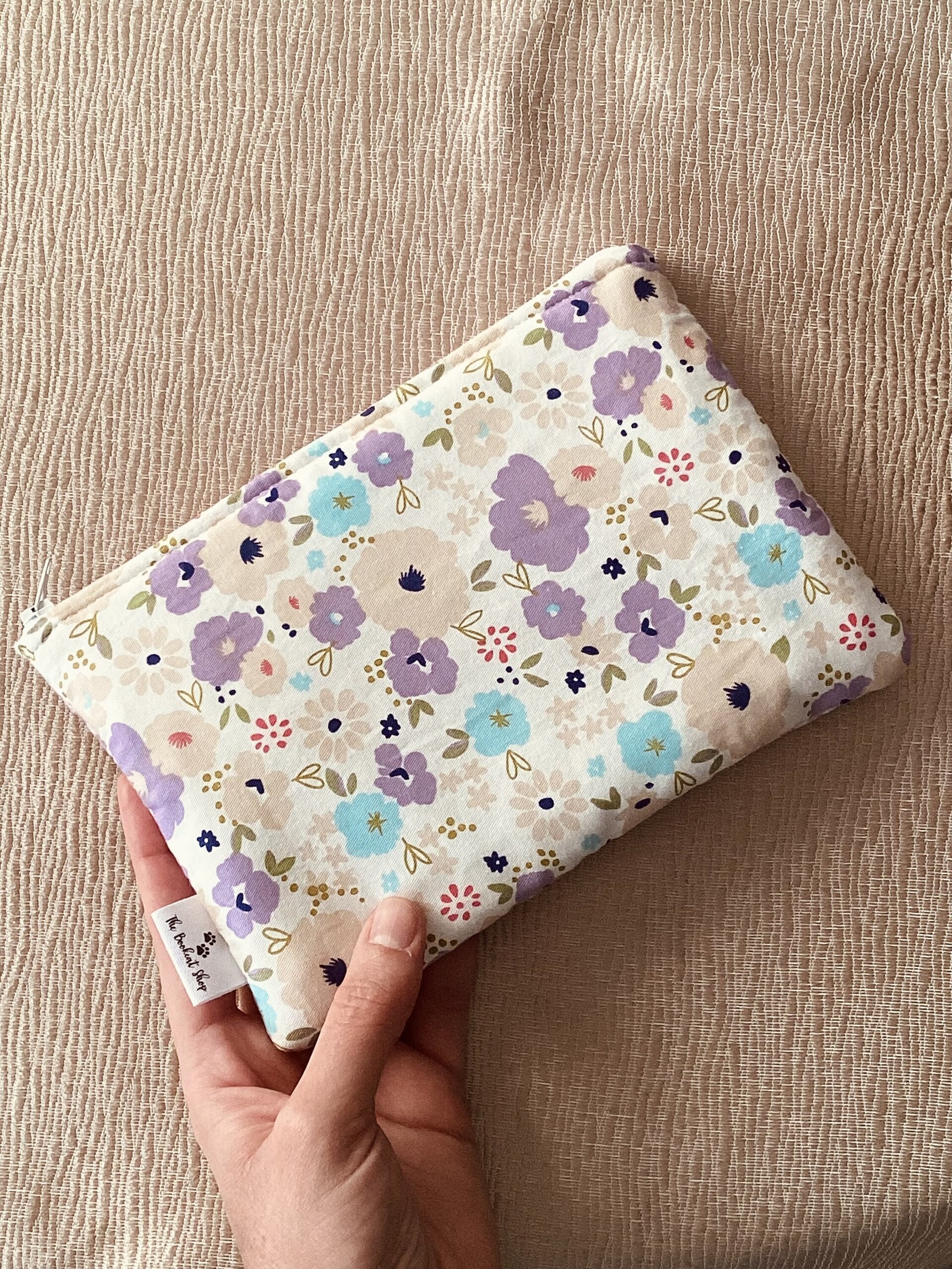 Estuche morado de tela - Un toque elegante para tu material escolar - 2