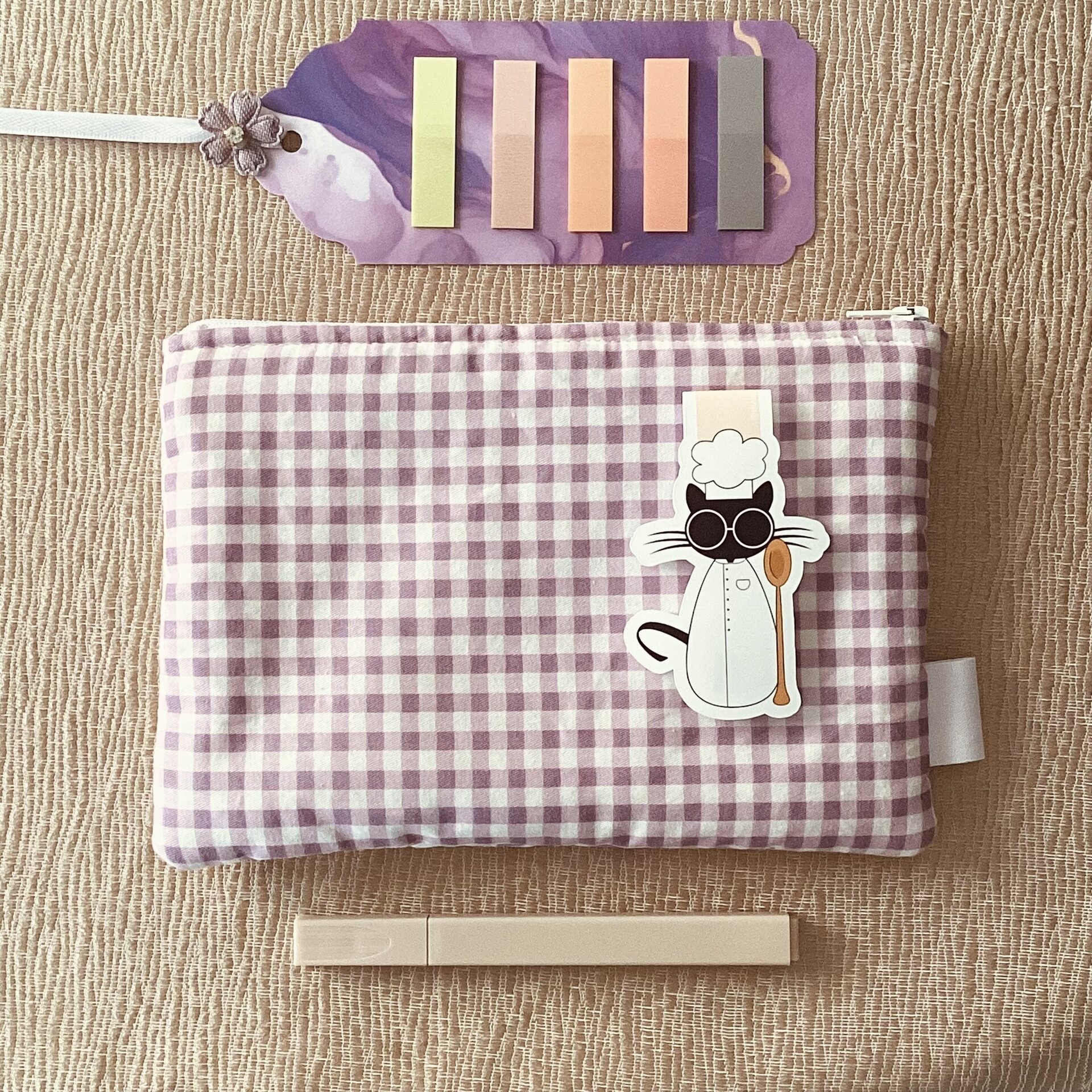 Estuche morado de tela - Un toque elegante para tu material escolar - 3