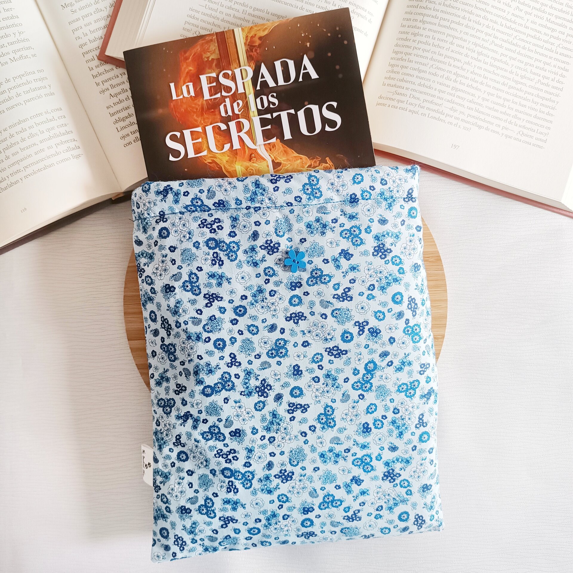 Funda de tela - Motivos florales azules para proteger tus libros - 6