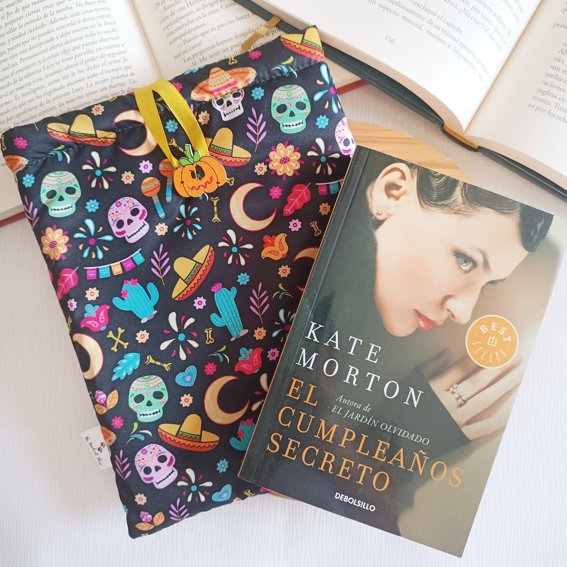 Funda de libro Halloween - Diseño Katrina con calaveras y flores - 5