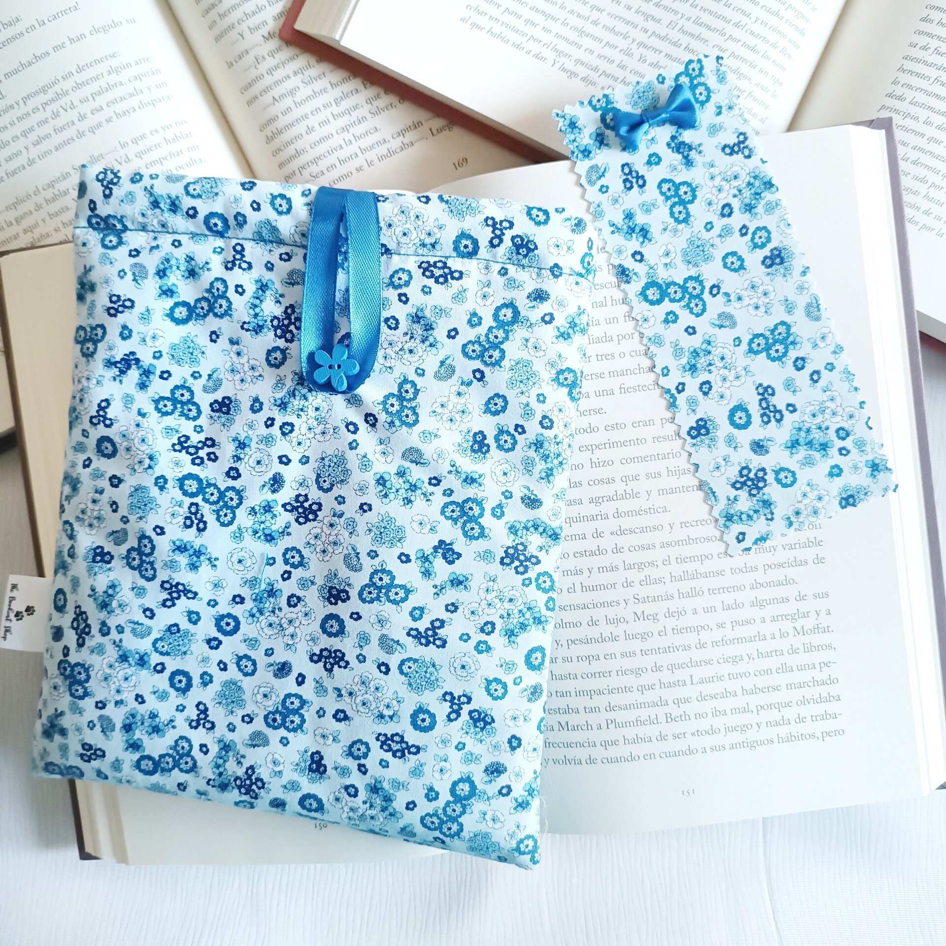 Marcapáginas de tela - Diseño floral azul, elegante y delicado - 2