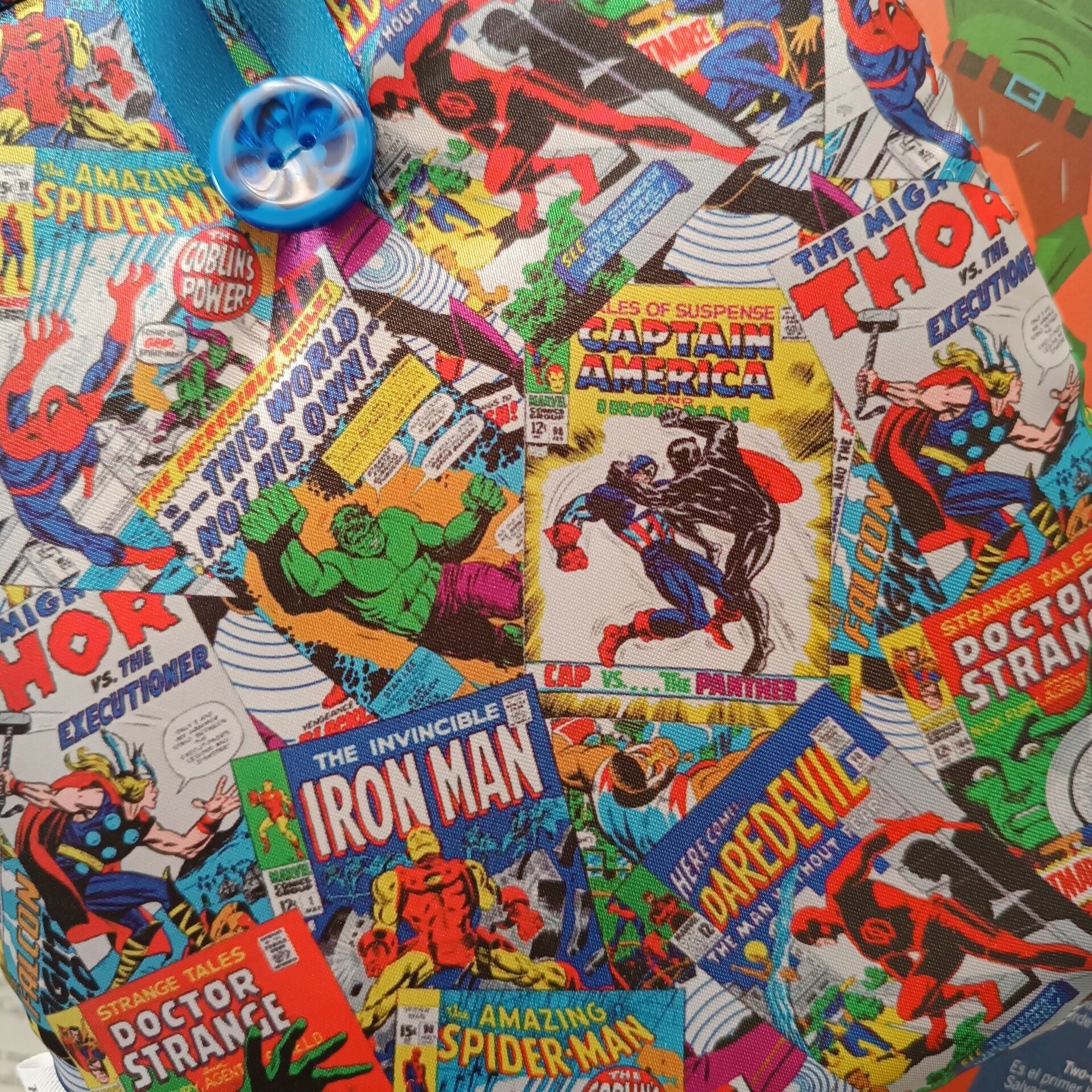 Funda de libro de Superhéroes de Marvel – Protege tu lectura con el poder de los - 2