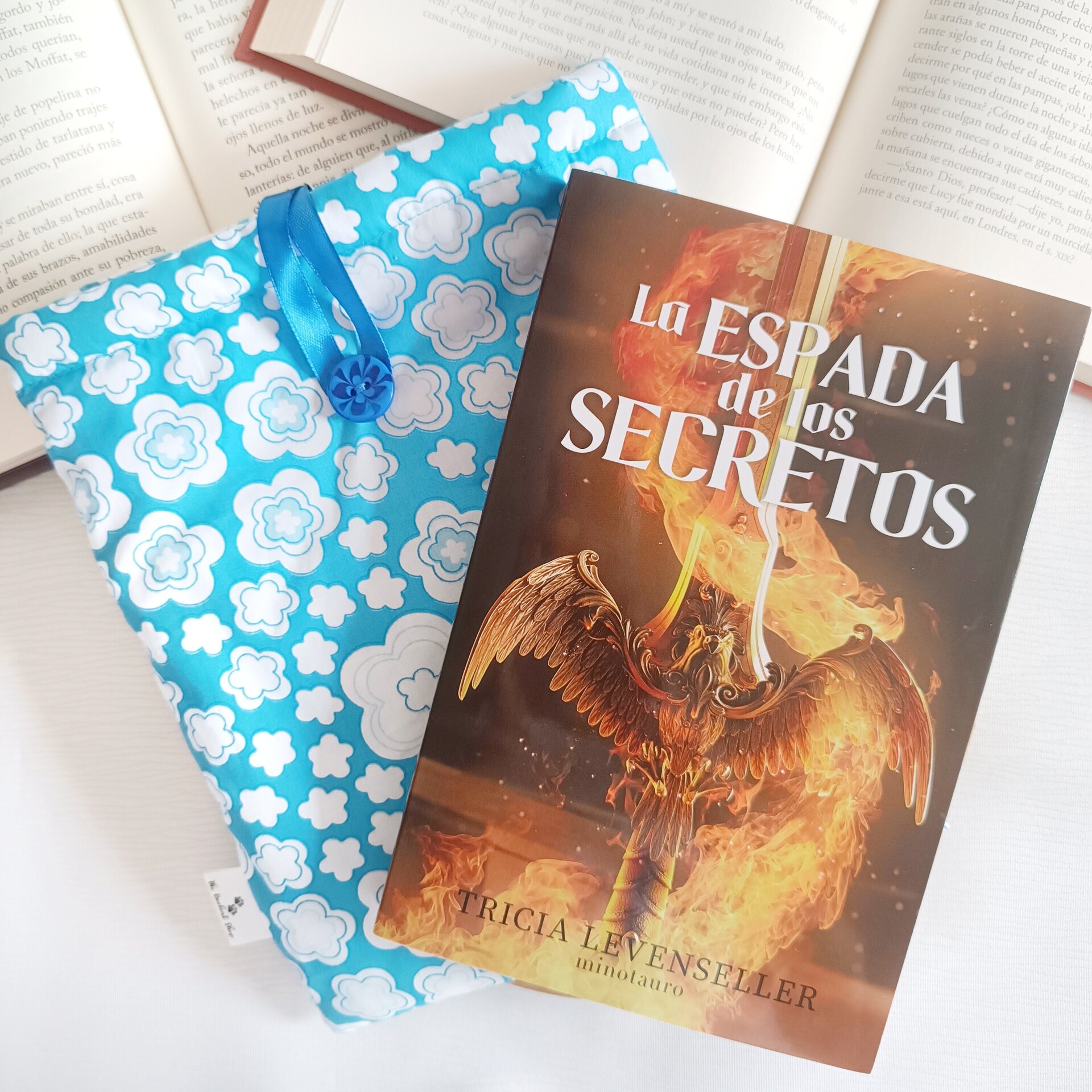 Funda de libro - Motivos florales para un toque sutil - 5
