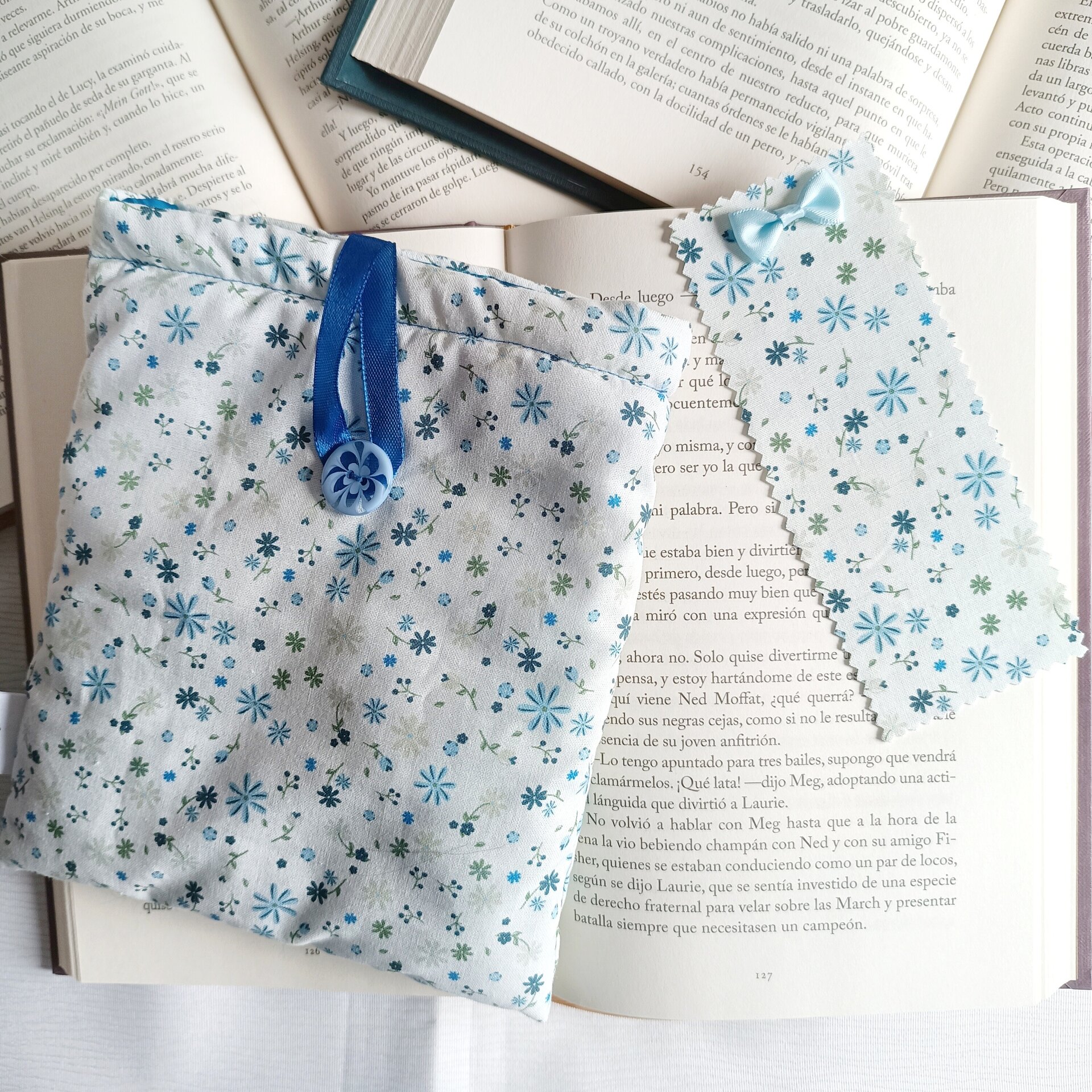 Marcapáginas de tela - Estilo floral con pequeñas flores azules - 2